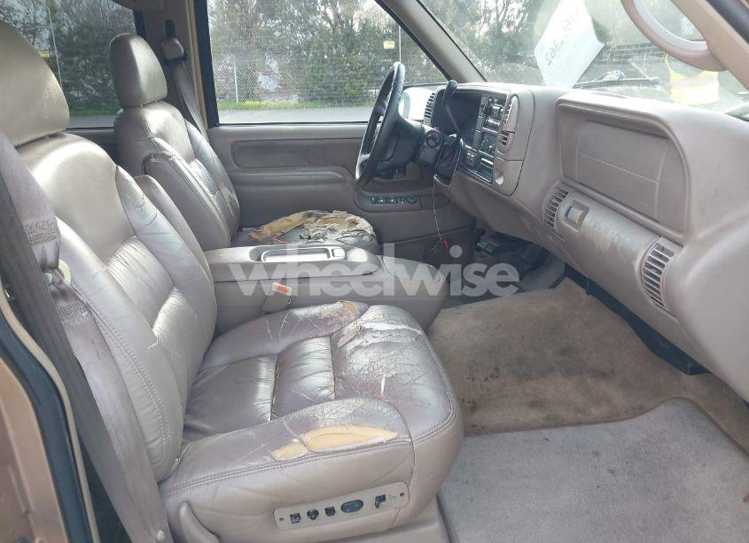 Photo 5 of 1999 Chevrolet Suburban 1500 LT (VIN 3GNFK16RXXG185042)