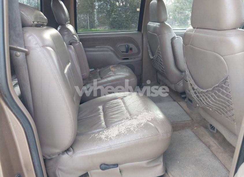 Photo 8 of 1999 Chevrolet Suburban 1500 LT (VIN 3GNFK16RXXG185042)