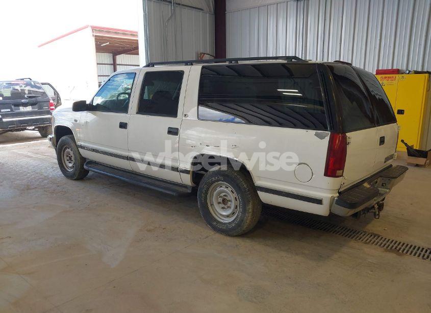 Photo 3 of 1999 Chevrolet Suburban 1500 LT (VIN 3GNFK16RXXG251900)