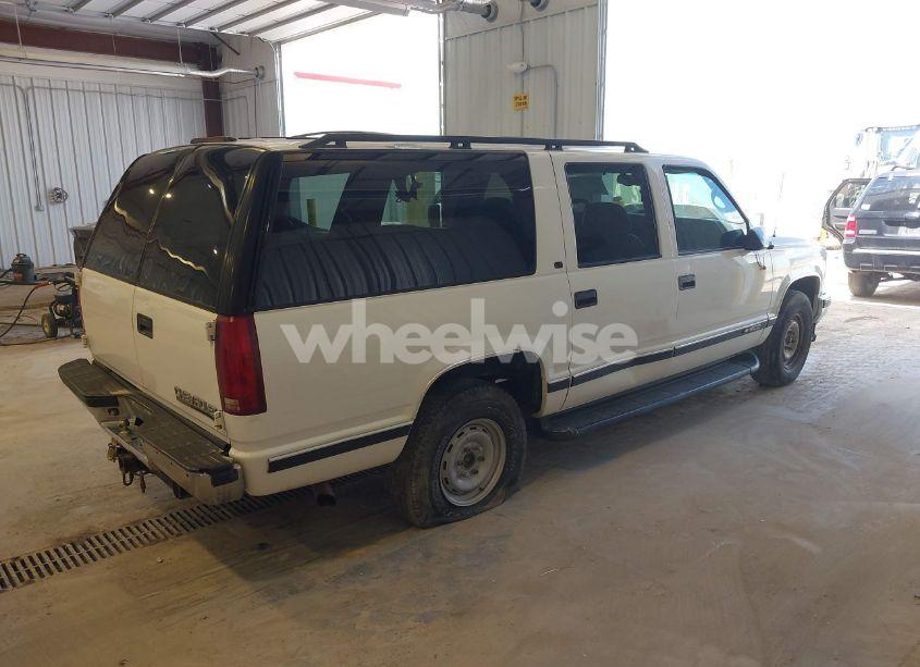 Photo 4 of 1999 Chevrolet Suburban 1500 LT (VIN 3GNFK16RXXG251900)