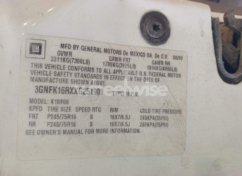 Photo 9 of 1999 Chevrolet Suburban 1500 LT (VIN 3GNFK16RXXG251900)