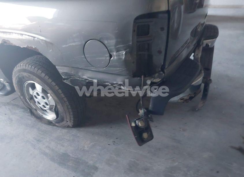 Photo 6 of 2001 Chevrolet Suburban 1500 LT (VIN 3GNFK16T11G213426)