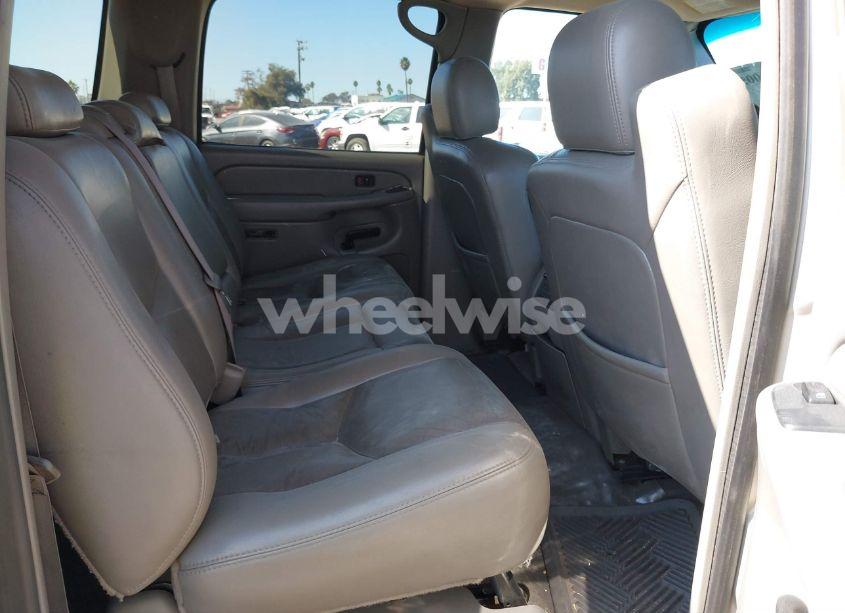 Photo 8 of 2004 Chevrolet Suburban 1500 Z71 (VIN 3GNFK16T14G270407)