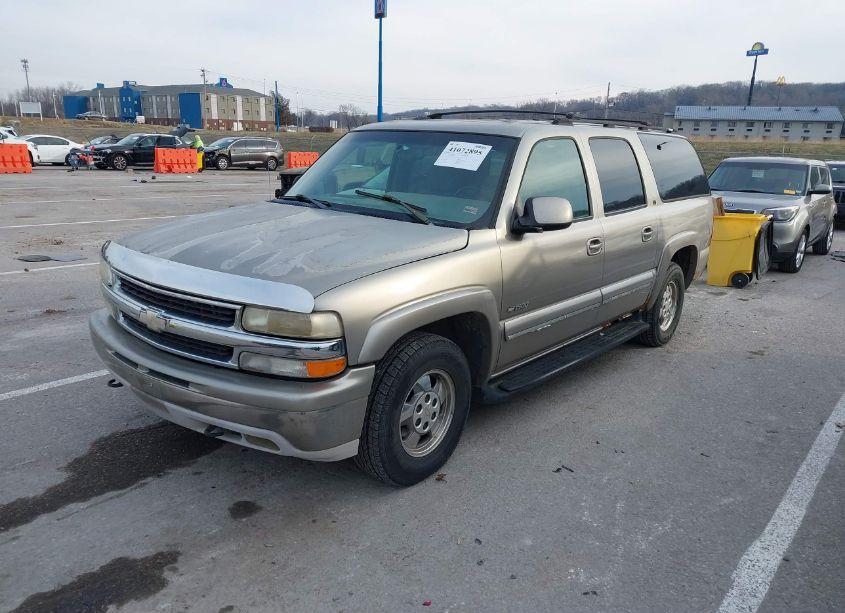 Photo 2 of 2000 Chevrolet Suburban 1500 LT (VIN 3GNFK16T1YG132839)