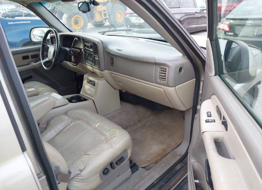 Photo 5 of 2000 Chevrolet Suburban 1500 LT (VIN 3GNFK16T1YG132839)