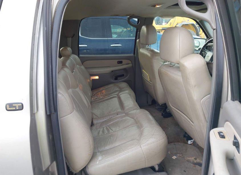 Photo 8 of 2000 Chevrolet Suburban 1500 LT (VIN 3GNFK16T1YG132839)