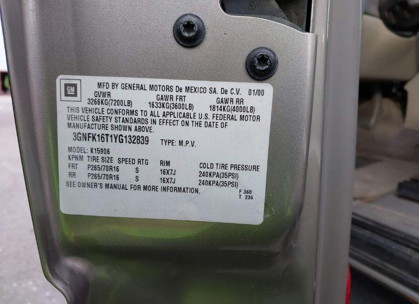 Photo 9 of 2000 Chevrolet Suburban 1500 LT (VIN 3GNFK16T1YG132839)