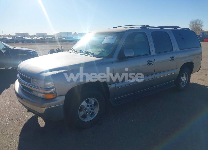 Photo 2 of 2001 Chevrolet Suburban 1500 LT (VIN 3GNFK16T21G261971)