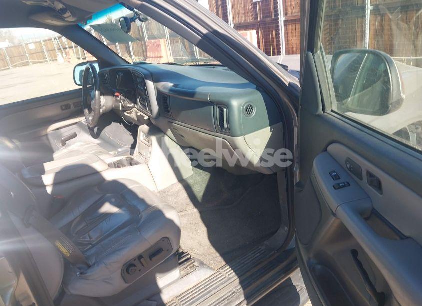 Photo 5 of 2001 Chevrolet Suburban 1500 LT (VIN 3GNFK16T21G261971)