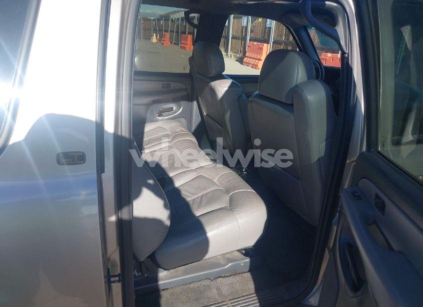 Photo 8 of 2001 Chevrolet Suburban 1500 LT (VIN 3GNFK16T21G261971)