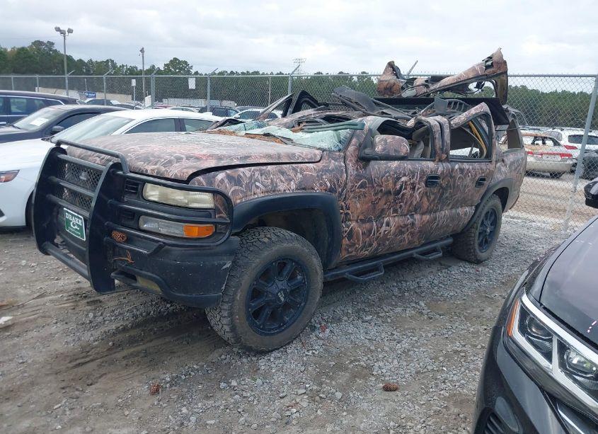 Photo 2 of 2004 Chevrolet Suburban 1500 LT (VIN 3GNFK16T24G184670)