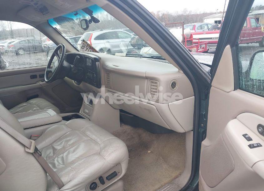 Photo 5 of 2001 Chevrolet Suburban 1500 LT (VIN 3GNFK16T31G174094)
