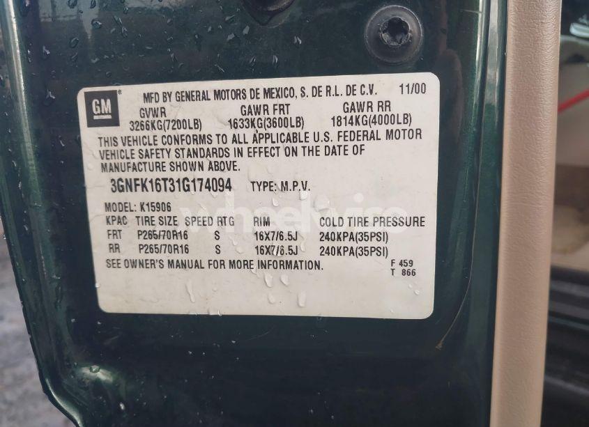 Photo 9 of 2001 Chevrolet Suburban 1500 LT (VIN 3GNFK16T31G174094)