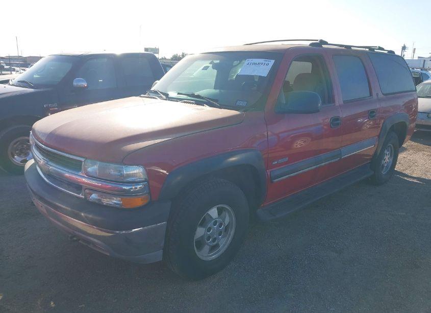 Photo 2 of 2000 Chevrolet Suburban 1500 LS (VIN 3GNFK16T3YG102841)