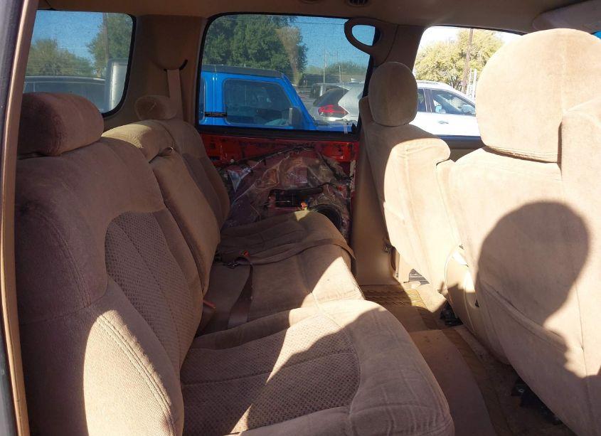 Photo 8 of 2000 Chevrolet Suburban 1500 LS (VIN 3GNFK16T3YG102841)