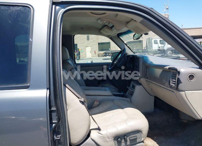 Photo 5 of 2000 Chevrolet Suburban 1500 LT (VIN 3GNFK16T3YG150971)