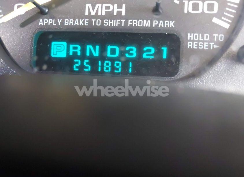 Photo 15 of 2001 Chevrolet Suburban 1500 LT (VIN 3GNFK16T41G165632)