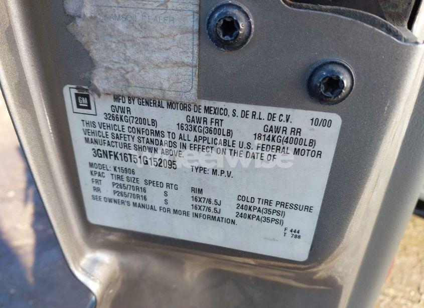 Photo 9 of 2001 Chevrolet Suburban 1500 LT (VIN 3GNFK16T51G152095)