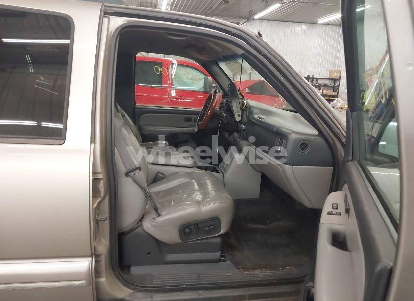 Photo 5 of 2001 Chevrolet Suburban 1500 LT (VIN 3GNFK16T51G179930)