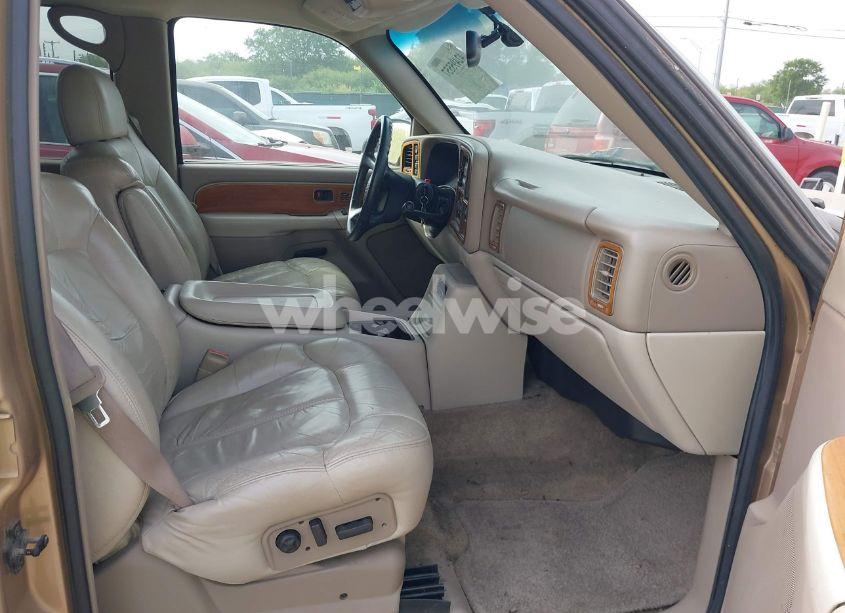 Photo 5 of 2001 Chevrolet Suburban 1500 LT (VIN 3GNFK16T61G155507)