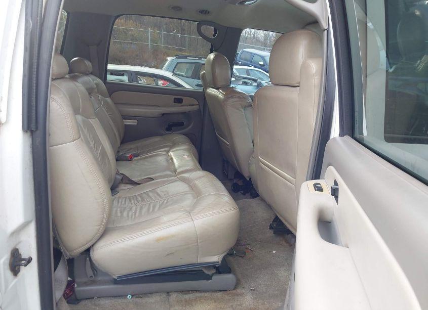 Photo 8 of 2000 Chevrolet Suburban 1500 LS (VIN 3GNFK16T6YG119164)