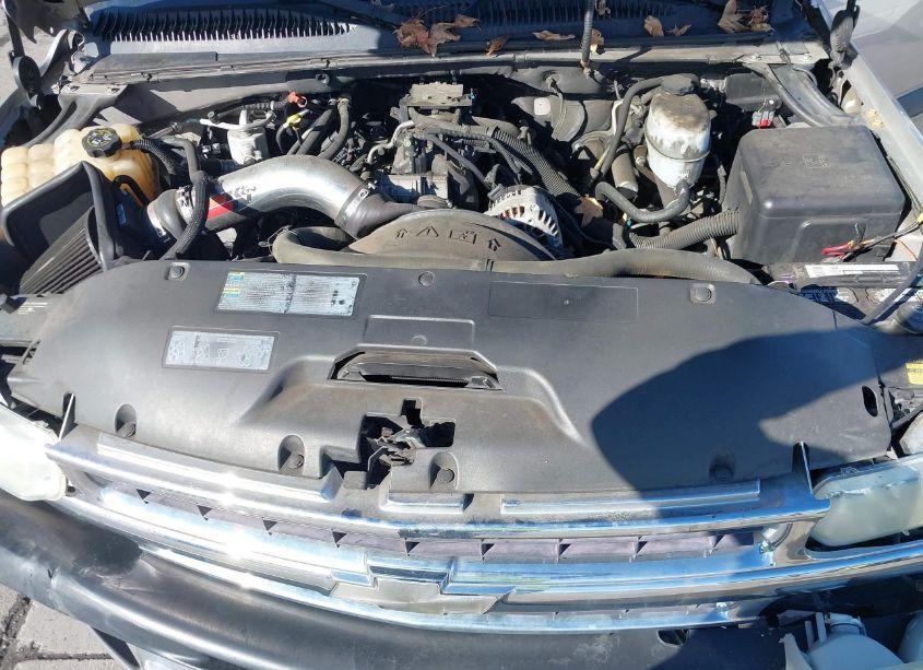 Photo 10 of 2004 Chevrolet Suburban COMMERCIAL (VIN 3GNFK16T74G183482)