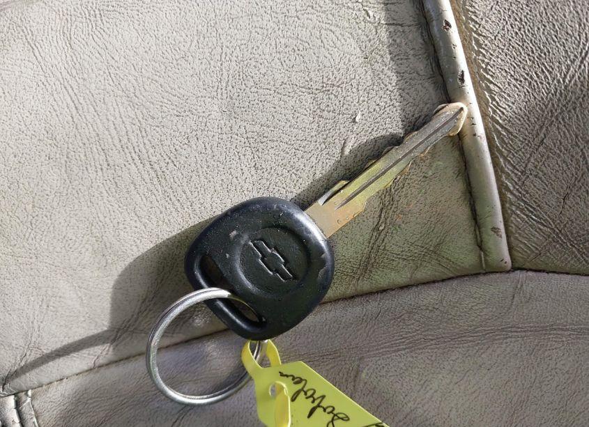 Photo 11 of 2000 Chevrolet Suburban K1500 (VIN 3GNFK16T7YG159804)