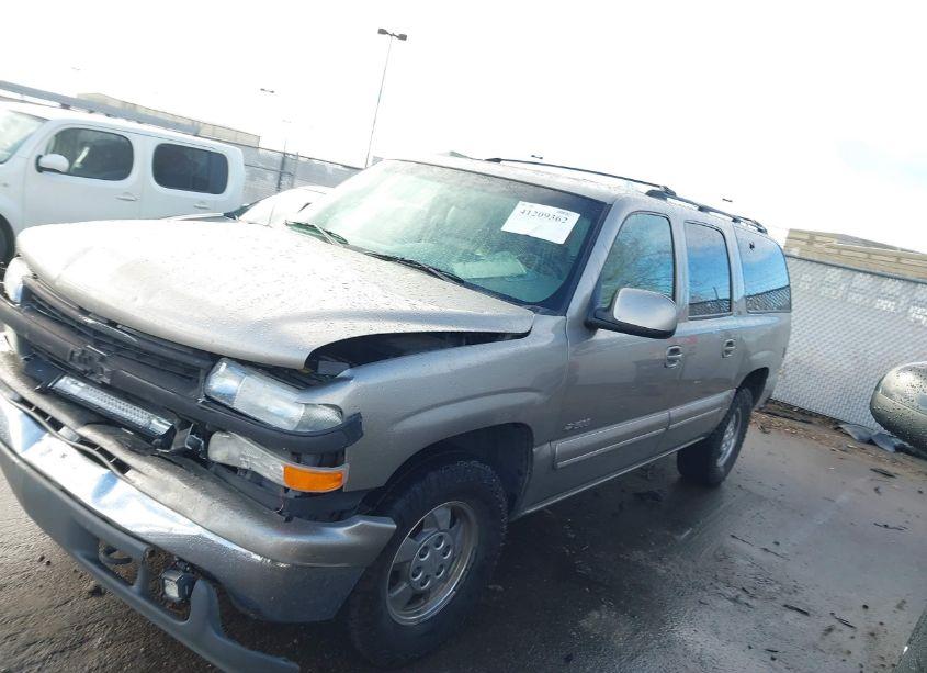 Photo 2 of 2000 Chevrolet Suburban K1500 (VIN 3GNFK16T7YG159804)