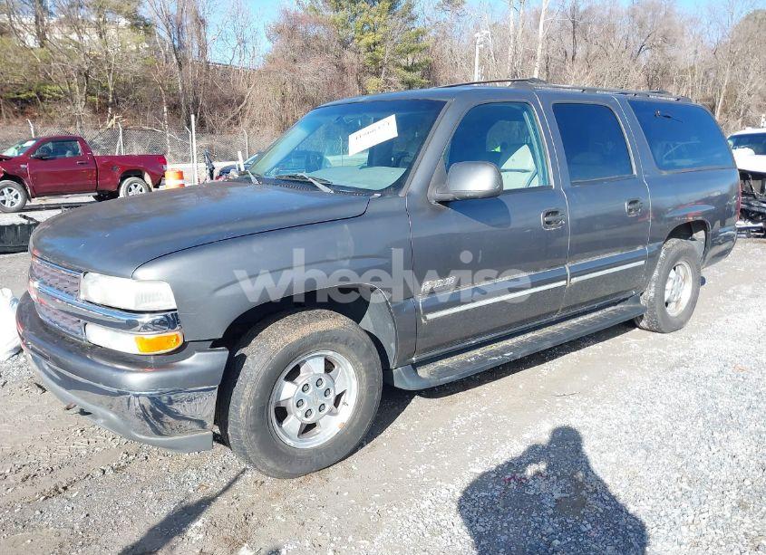 Photo 2 of 2001 Chevrolet Suburban 1500 LT (VIN 3GNFK16T81G128079)