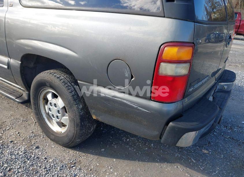 Photo 6 of 2001 Chevrolet Suburban 1500 LT (VIN 3GNFK16T81G128079)