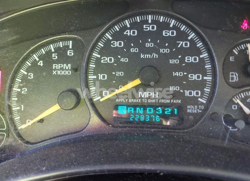 Photo 7 of 2001 Chevrolet Suburban 1500 LT (VIN 3GNFK16T81G128079)