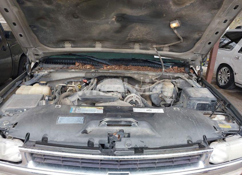 Photo 10 of 2000 Chevrolet Suburban 1500 LS (VIN 3GNFK16T8YG143773)