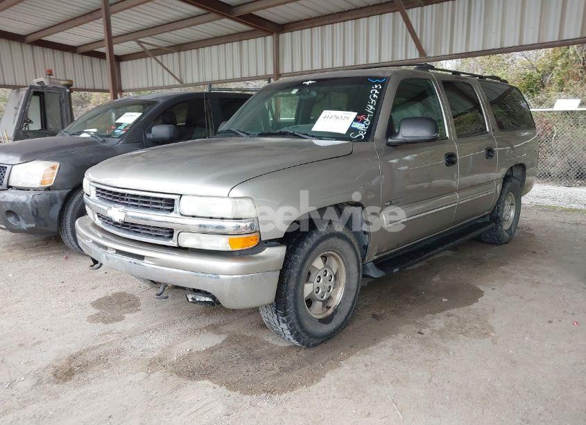 Photo 2 of 2000 Chevrolet Suburban 1500 LS (VIN 3GNFK16T8YG143773)