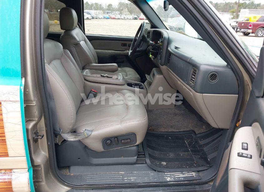 Photo 5 of 2000 Chevrolet Suburban 1500 LT (VIN 3GNFK16T8YG220495)