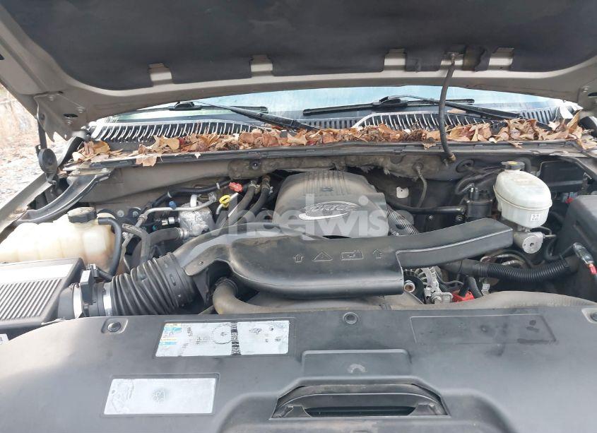 Photo 10 of 2003 Chevrolet Suburban 1500 LT (VIN 3GNFK16T93G215251)