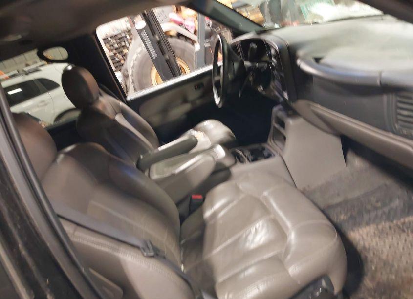 Photo 5 of 2000 Chevrolet Suburban 1500 LS (VIN 3GNFK16T9YG135309)