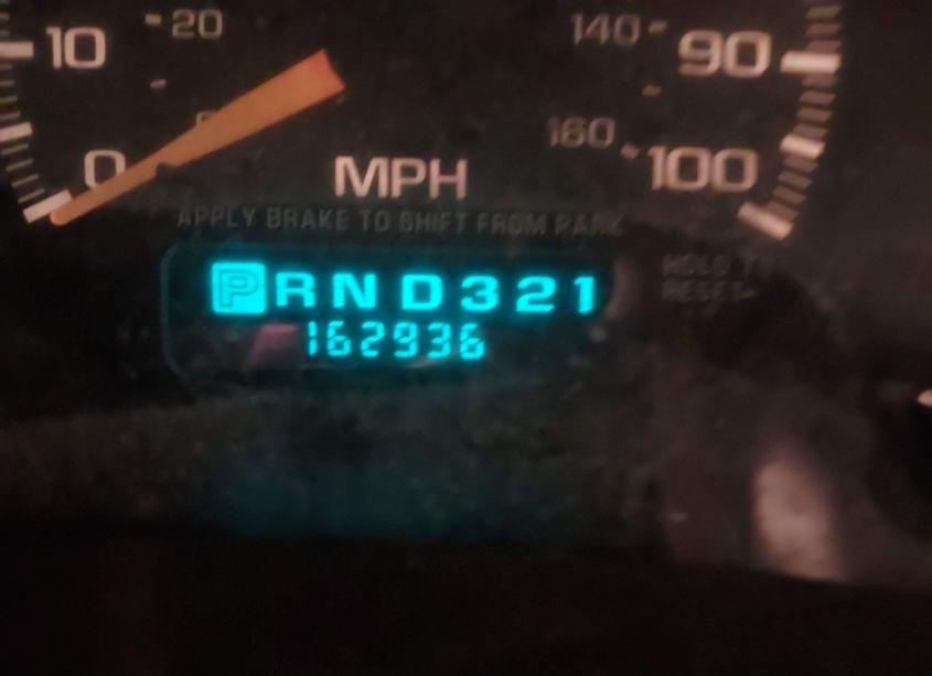 Photo 7 of 2000 Chevrolet Suburban 1500 LS (VIN 3GNFK16T9YG135309)