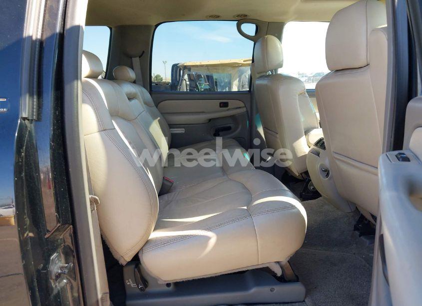 Photo 8 of 2001 Chevrolet Suburban 1500 LT (VIN 3GNFK16TX1G146082)