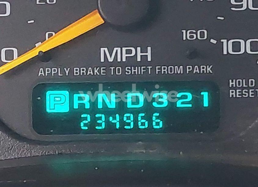 Photo 16 of 2001 Chevrolet Suburban 1500 LT (VIN 3GNFK16TX1G164467)