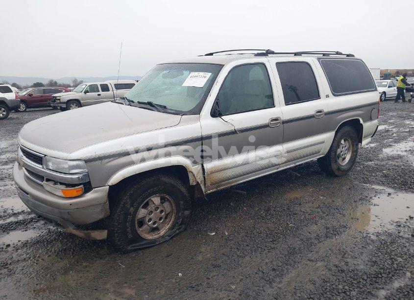 Photo 2 of 2001 Chevrolet Suburban 1500 LT (VIN 3GNFK16TX1G164467)