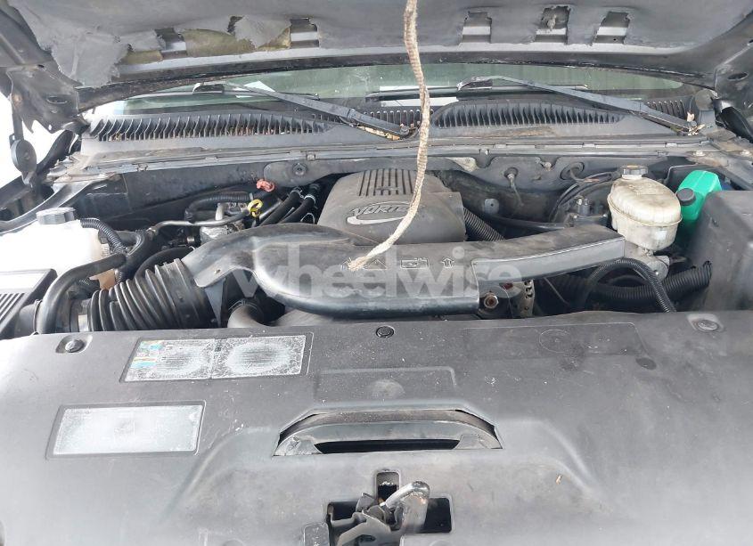 Photo 10 of 2003 Chevrolet Suburban 1500 Z71 (VIN 3GNFK16TX3G132587)