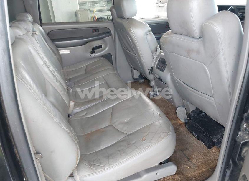 Photo 8 of 2003 Chevrolet Suburban 1500 Z71 (VIN 3GNFK16TX3G132587)