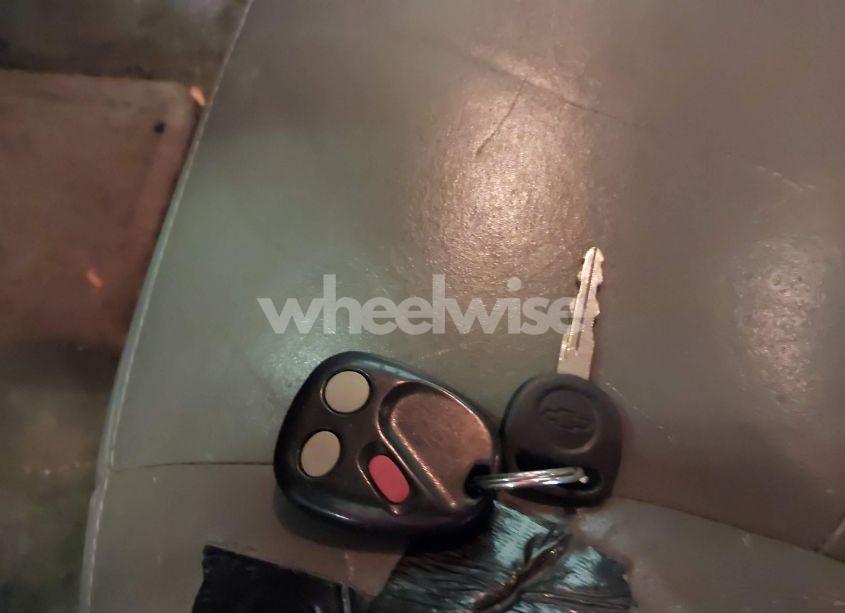 Photo 11 of 2004 Chevrolet Suburban (VIN 3GNFK16TX4G287786)