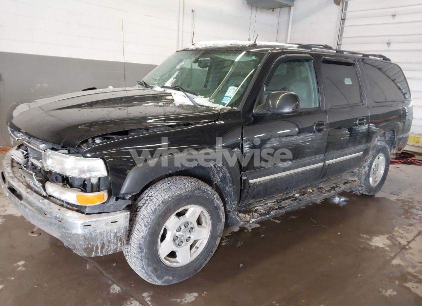 Photo 2 of 2004 Chevrolet Suburban (VIN 3GNFK16TX4G287786)