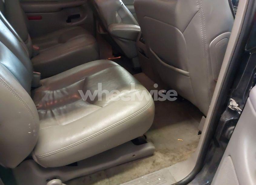 Photo 8 of 2004 Chevrolet Suburban (VIN 3GNFK16TX4G287786)