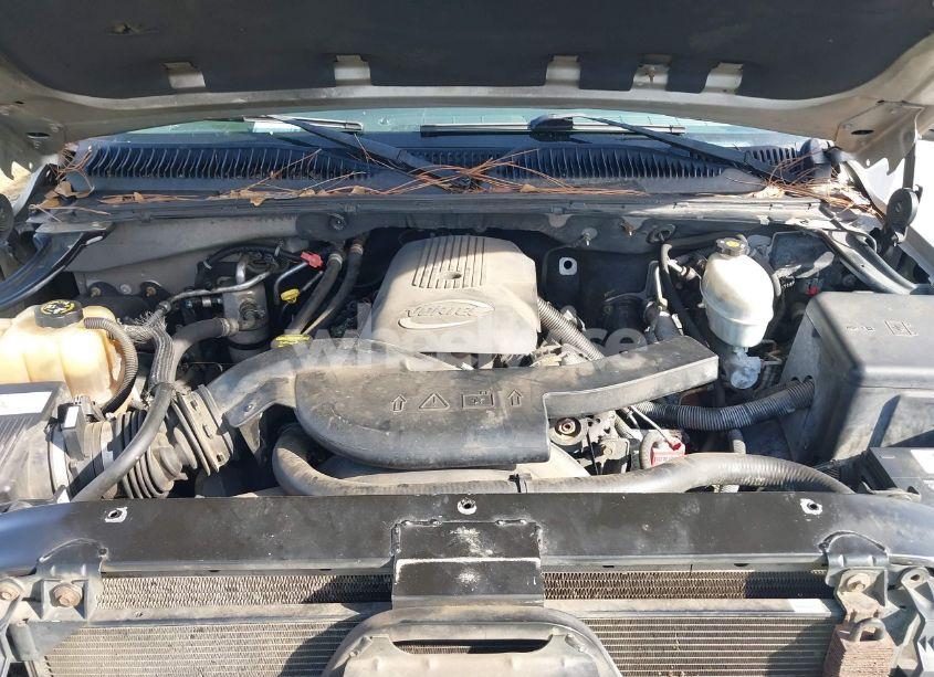 Photo 10 of 2004 Chevrolet Suburban 1500 Z71 (VIN 3GNFK16TX4G312346)