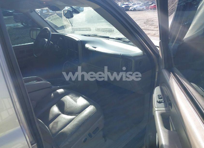 Photo 5 of 2004 Chevrolet Suburban 1500 Z71 (VIN 3GNFK16TX4G312346)