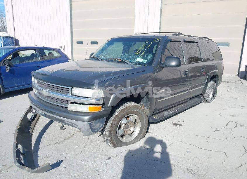 Photo 2 of 2000 Chevrolet Suburban 1500 LS (VIN 3GNFK16TXYG142561)