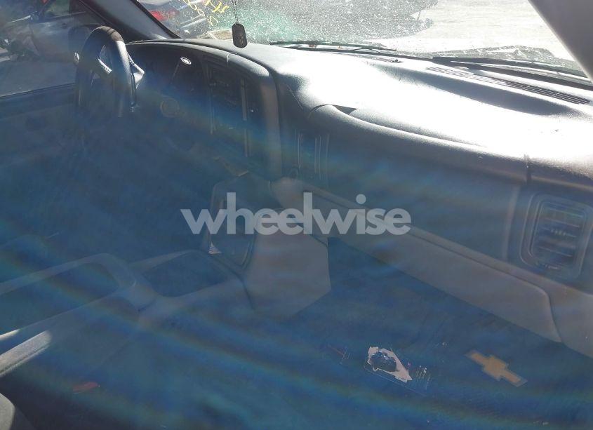 Photo 5 of 2000 Chevrolet Suburban 1500 LS (VIN 3GNFK16TXYG142561)