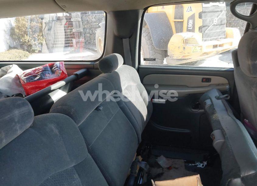 Photo 8 of 2000 Chevrolet Suburban 1500 LS (VIN 3GNFK16TXYG142561)